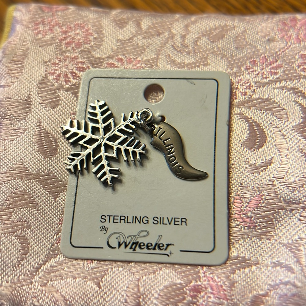 Wheeler sterling silver snowflake/Illinois charm. Made in USA.